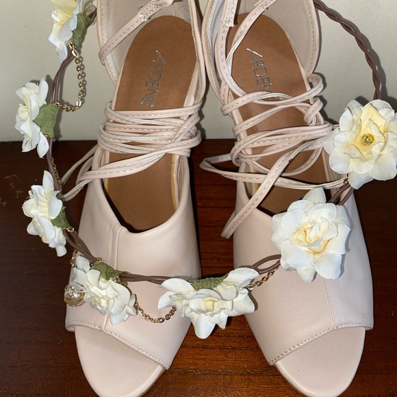 🌼Ardene - Faux Suede Cream Heels - Picture 5 of 9